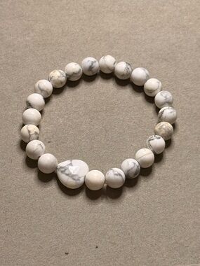 White Howlite Beaded Stretch Bracelet